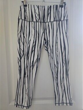 DSG Momentum High Rise Capri Leggings XS White Black Stylized Lines